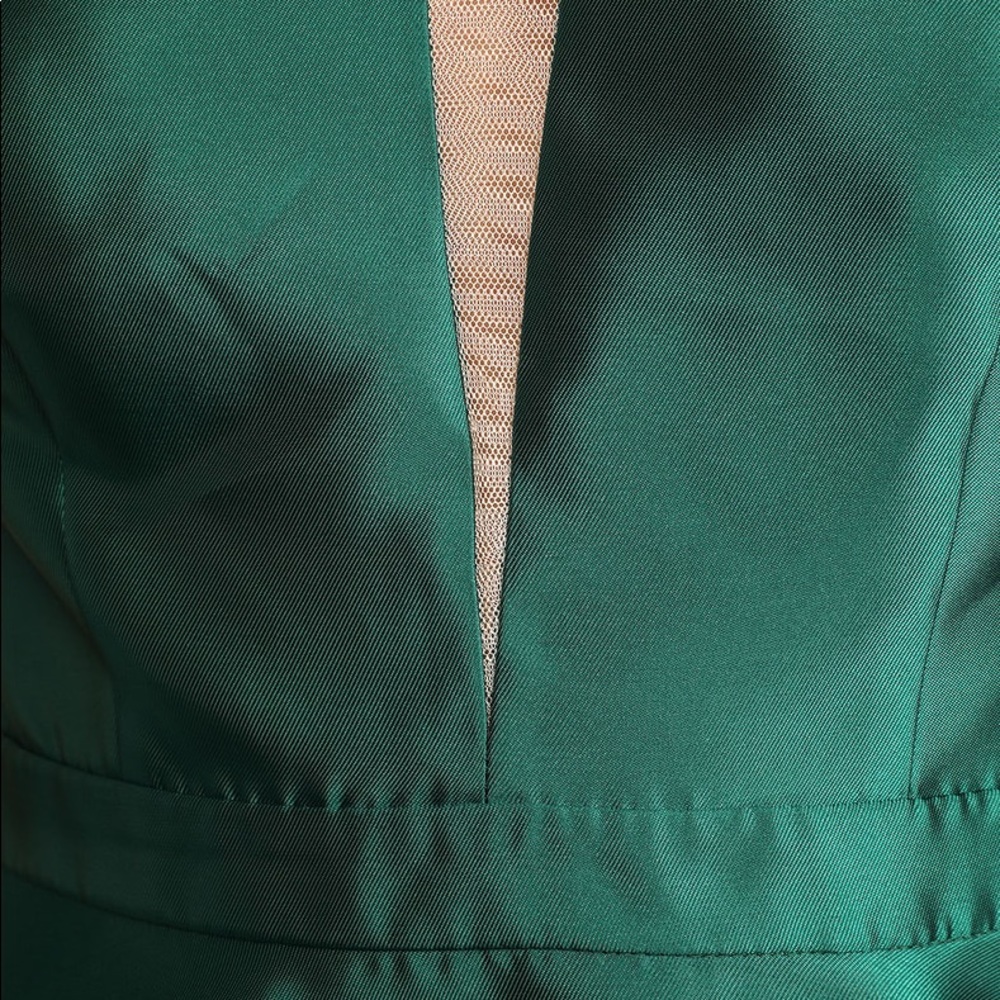 NWOT Lulu’s Take a Picture Green Satin Plunge Skater Dress With Pockets Small - Picture 10 of 10